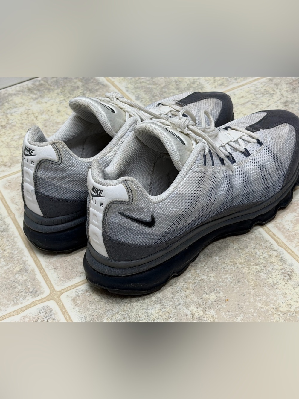 Nike Air Men's White & Gray Athletic Airmax Mesh Running Shoes Size 10 - Picture 3 of 10